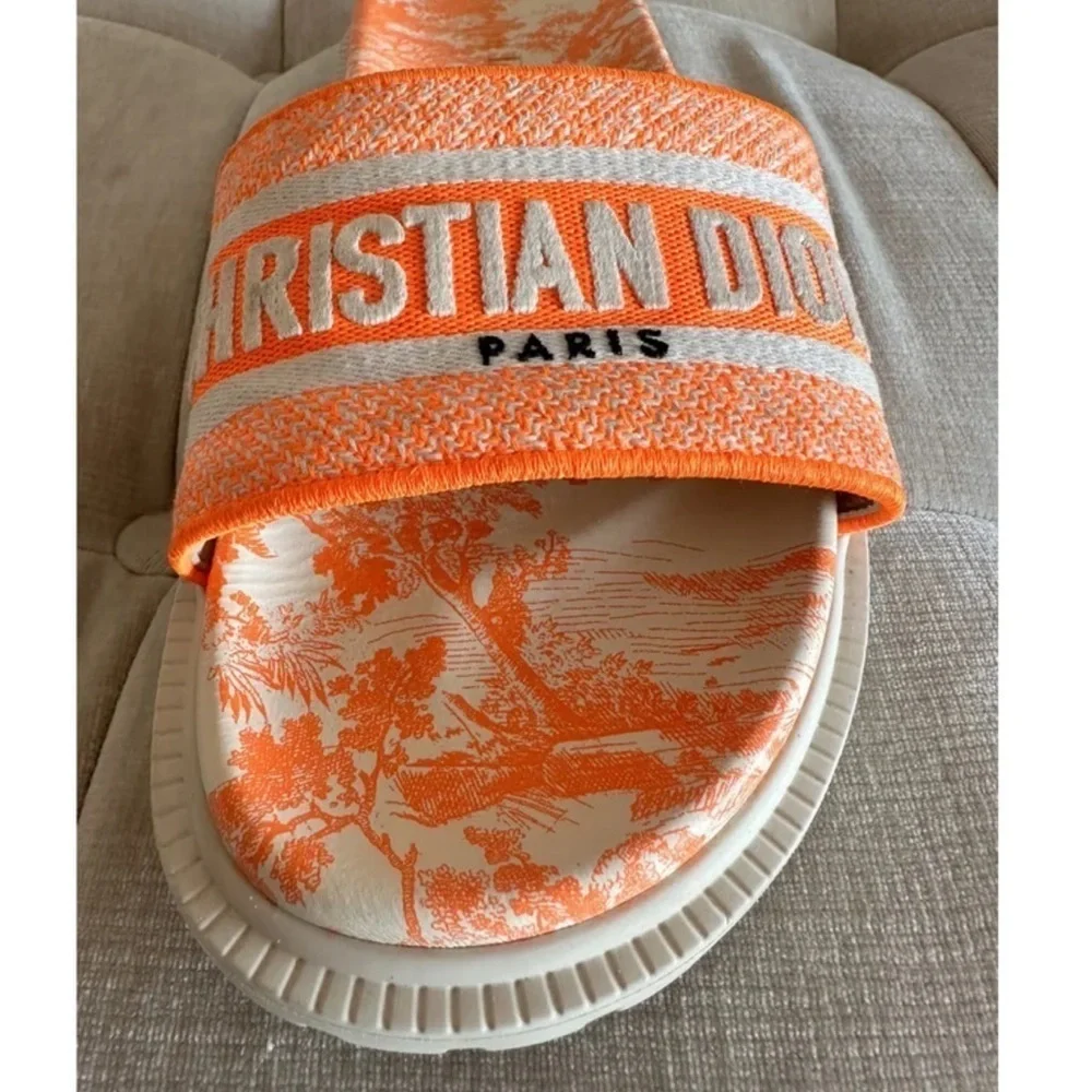 Dway slide in orange